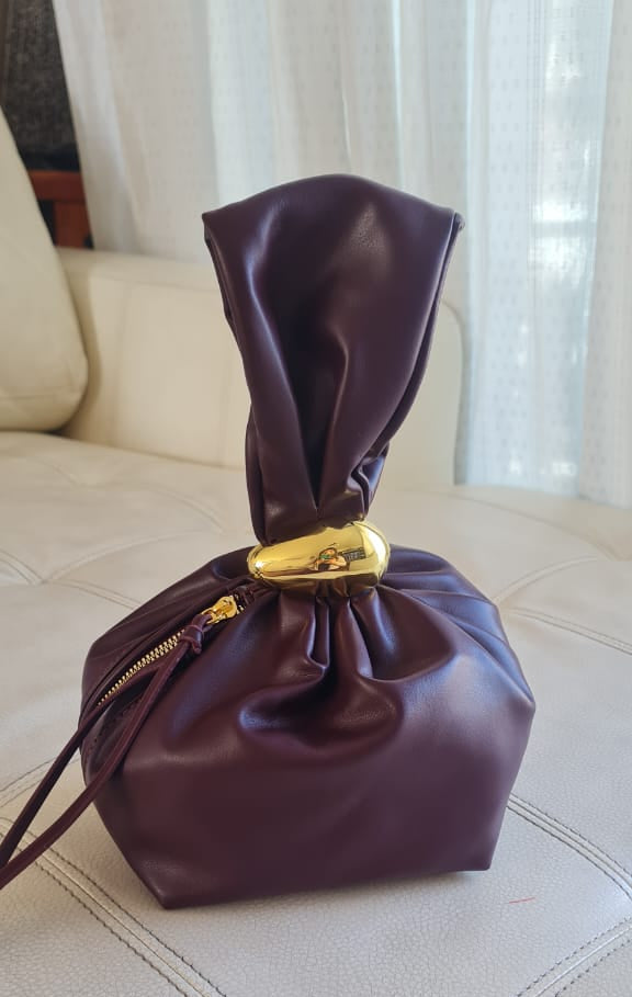 Bolso Morado Tipo Saco Fruncido