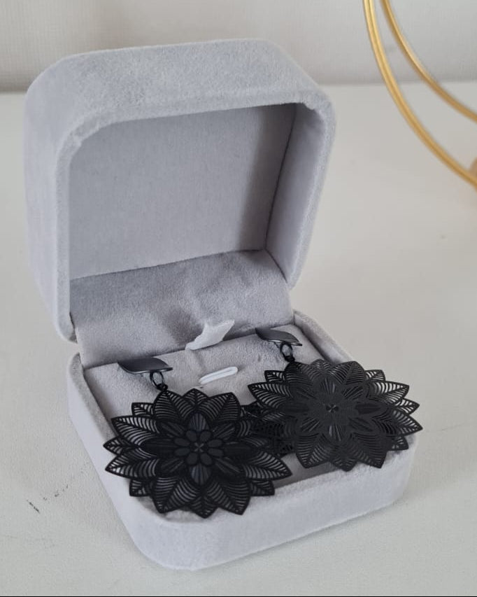 Aretes Negros Mandala Floral